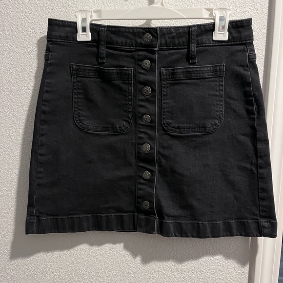 Madewell women’s black denim skirt, front buttons. Size 28 - Picture 1 of 5